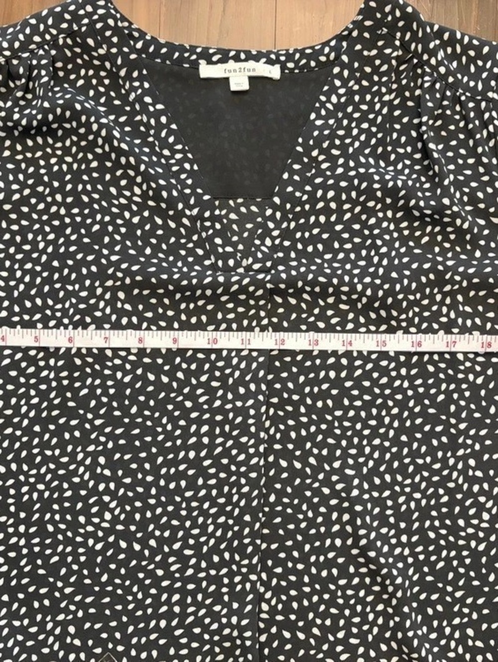 fun2fun Black White Polka Dot V-Neck Sleeveless Blouse Size L Like New - Picture 3 of 6